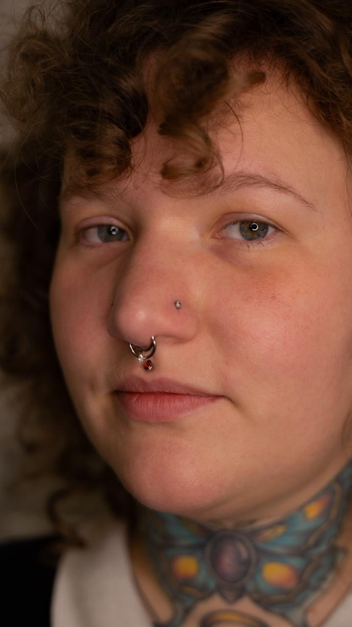 Piercing aplicado pela Fabiana com joia de ouro ou titânio