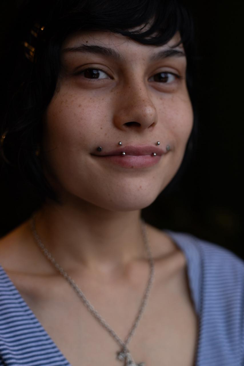 Piercing aplicado pela Fabiana com joia de ouro ou titânio
